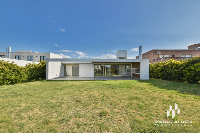 Casa 3 dormitorios en Planta Baja | San Sebastian, Funes