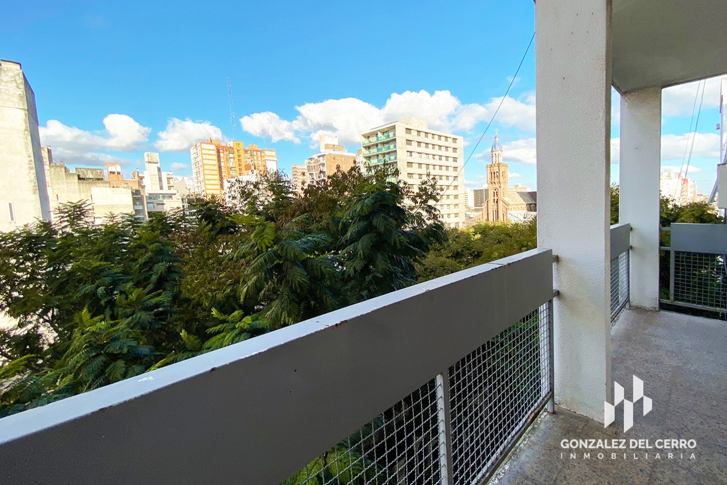Departamento 2 dormitorios con balcon | Pte. Roca y Montevideo