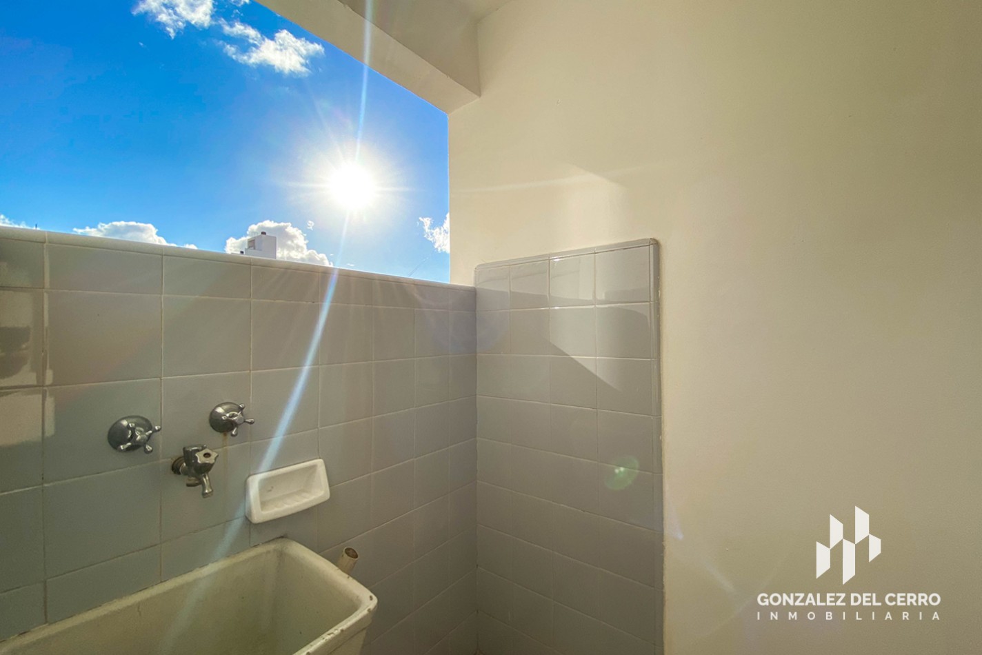Departamento 2 dormitorios con balcon | Pte. Roca y Montevideo