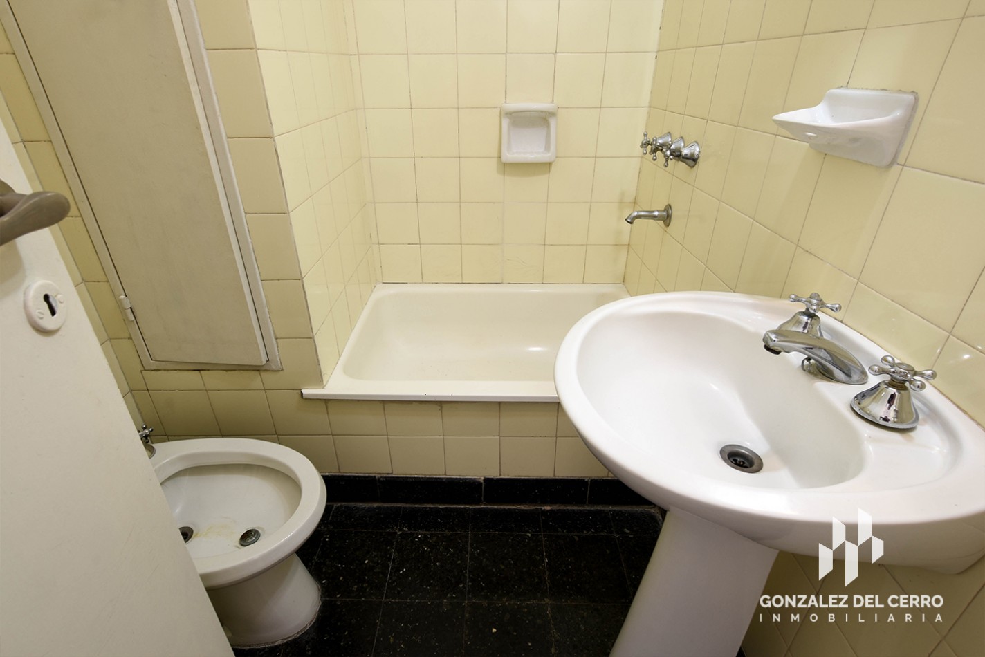 Departamento 2 dormitorios con balcon | Pte. Roca y Montevideo