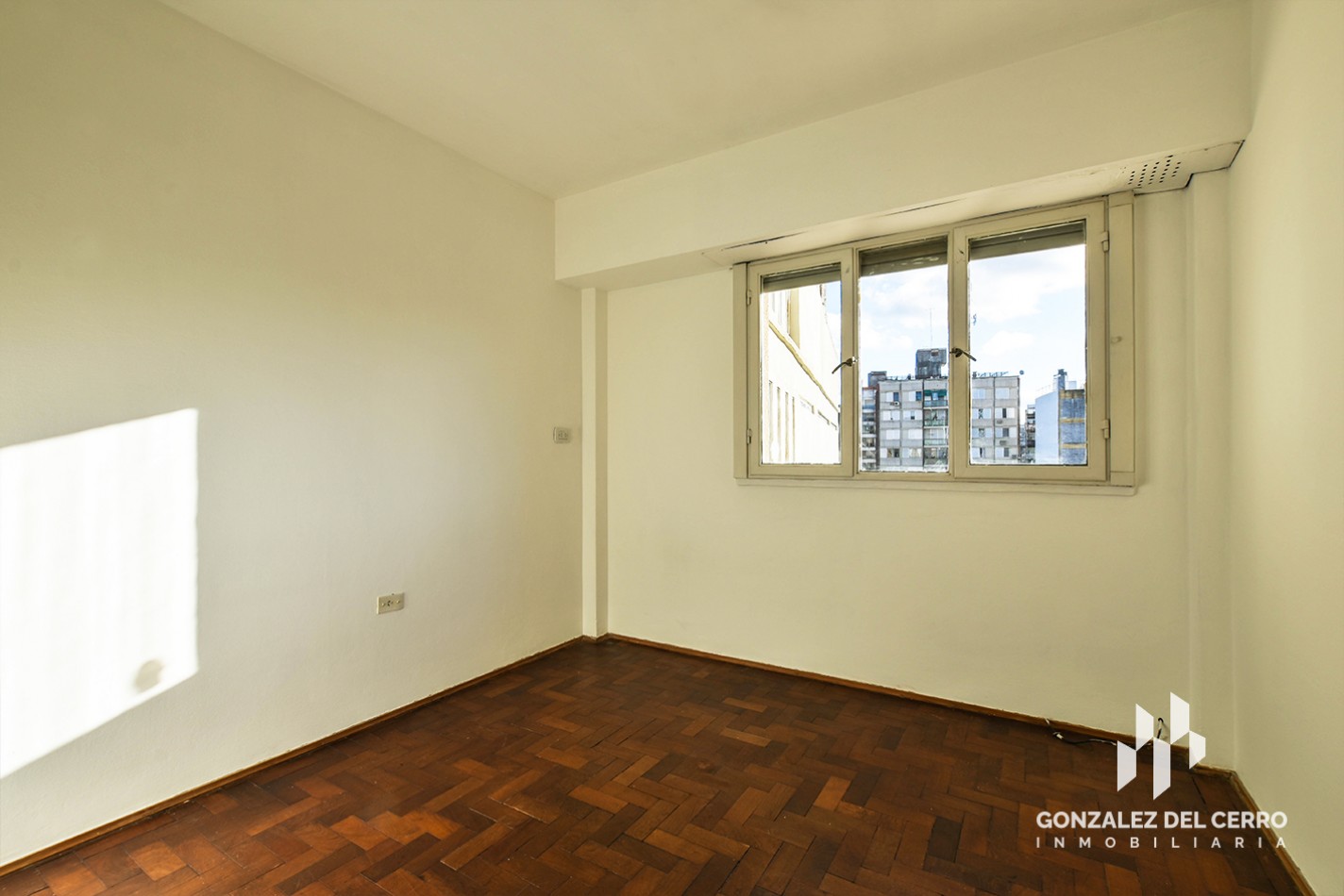 Departamento 2 dormitorios con balcon | Pte. Roca y Montevideo