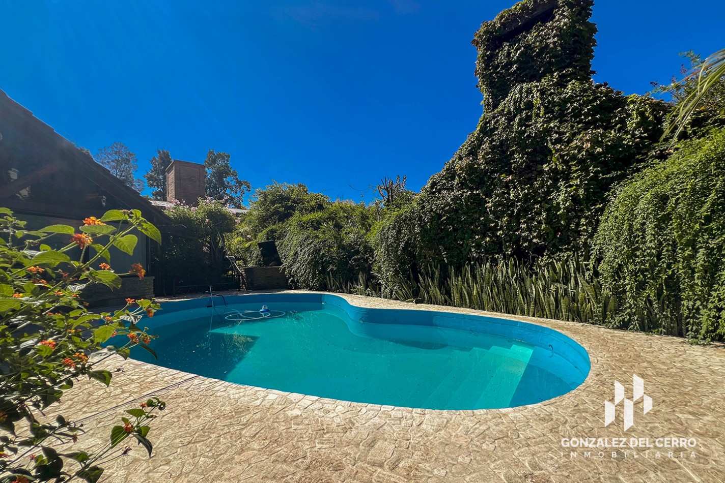 CASA EN BV. ARGENTINO AL 8700 | 3 DORMITORIOS | PISCINA