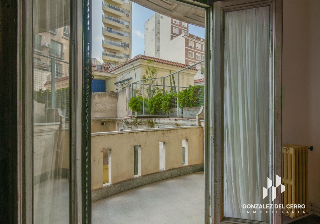 Buenos Aires y Av. Belgrano | Departamento 2 dormitorios + patio y balcon