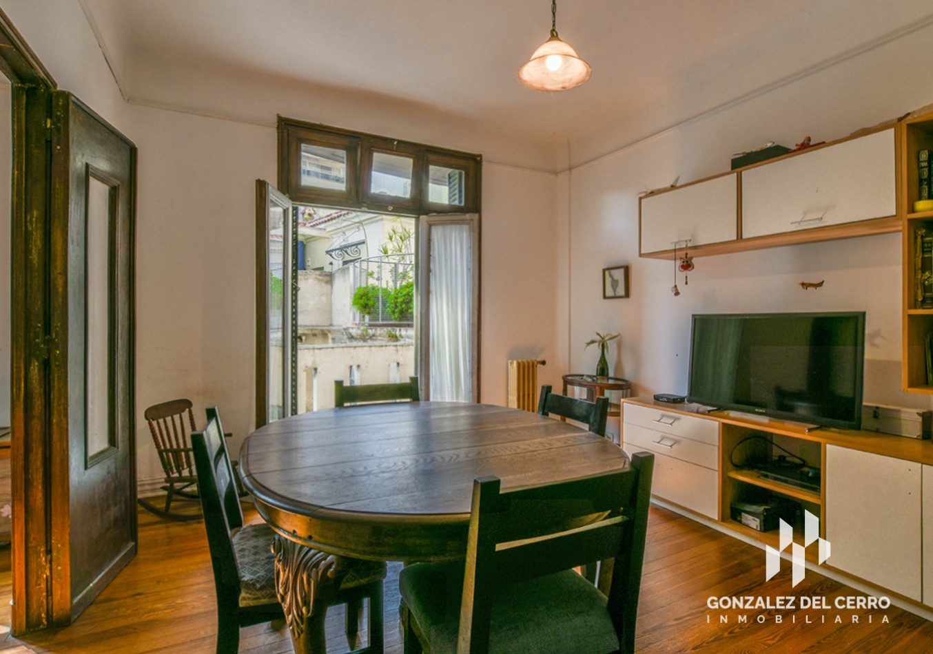 Buenos Aires y Av. Belgrano | Departamento 2 dormitorios + patio y balcon