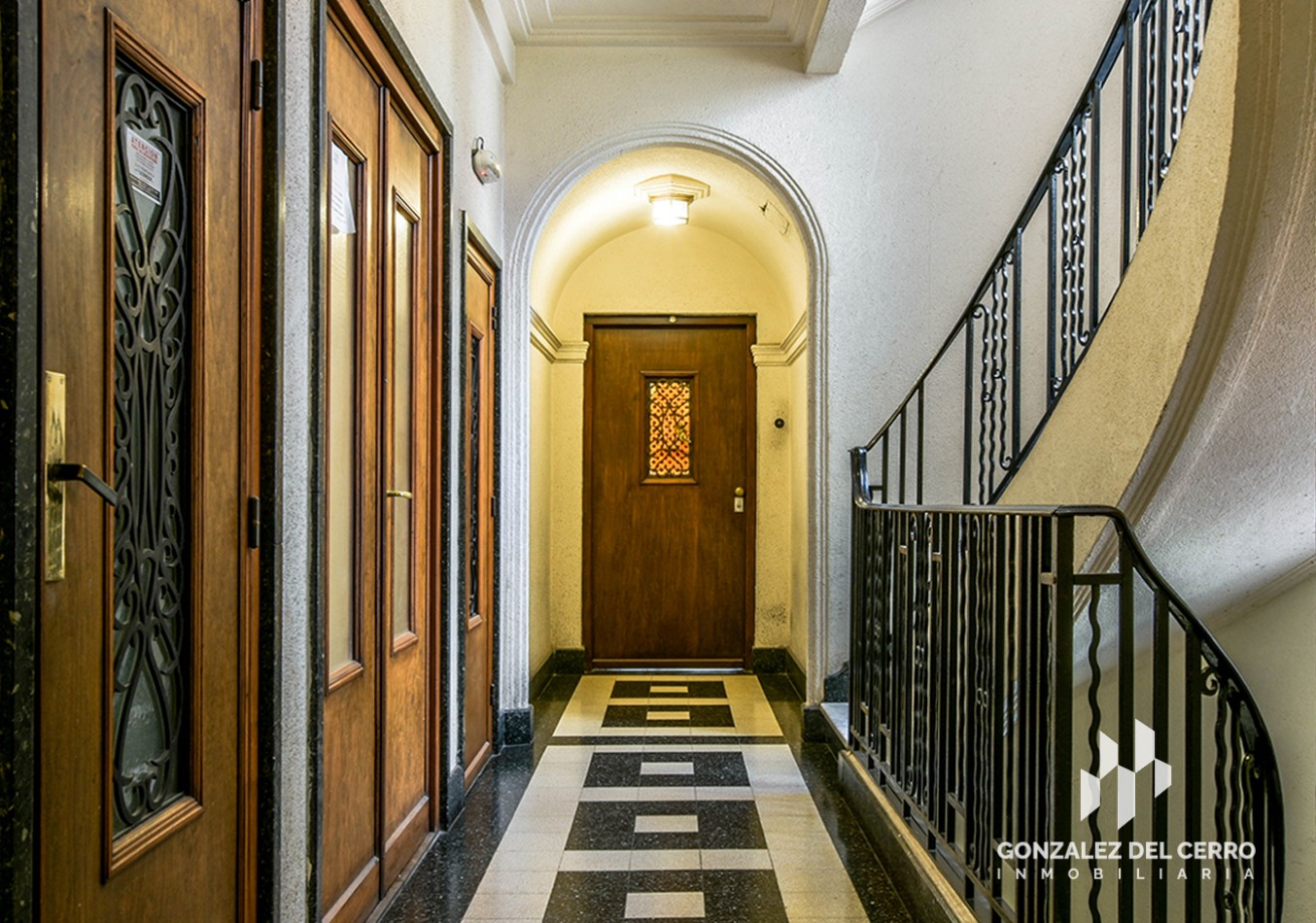 Buenos Aires y Av. Belgrano | Departamento 2 dormitorios + patio y balcon