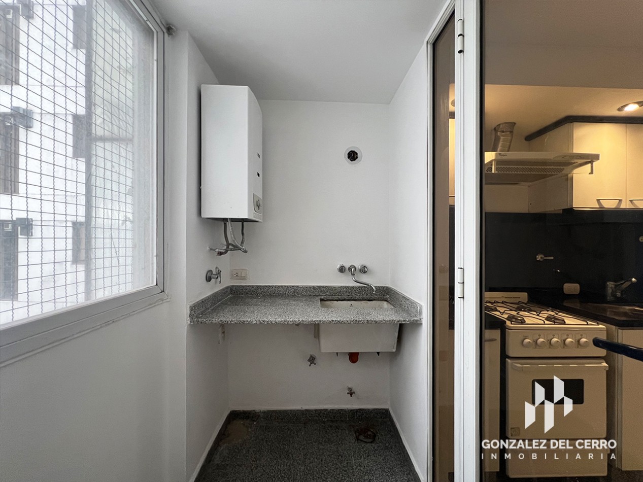 2 DORM. + DEPENDENCIA DE SERVICIO, BALCON Y COCHERA | BV. OROÑO 849