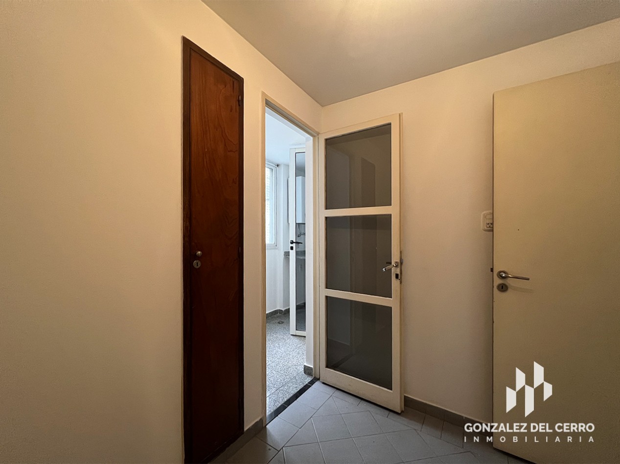 2 DORM. + DEPENDENCIA DE SERVICIO, BALCON Y COCHERA | BV. OROÑO 849