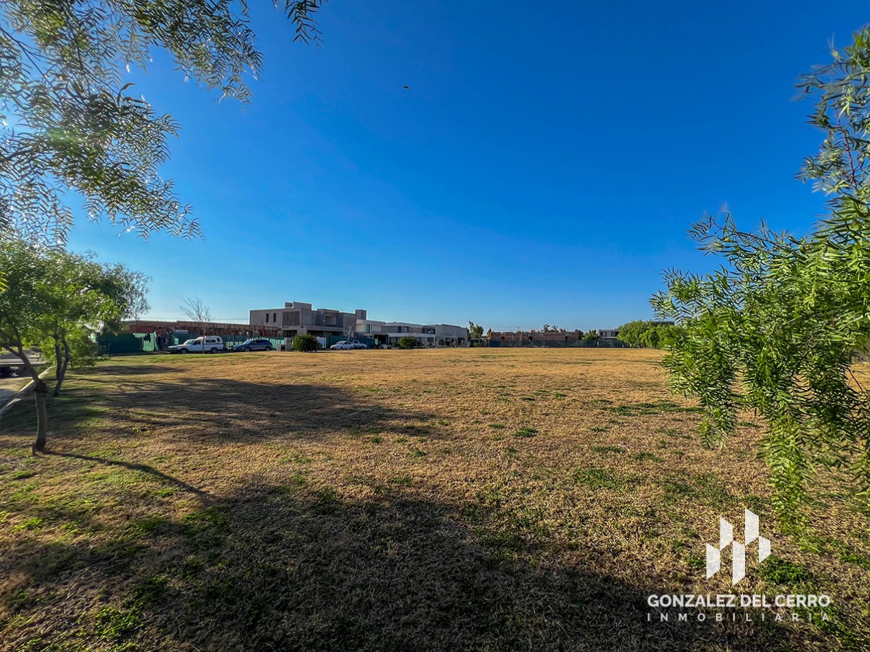 Lote de 920 m2 en Vida Barrio Cerrado