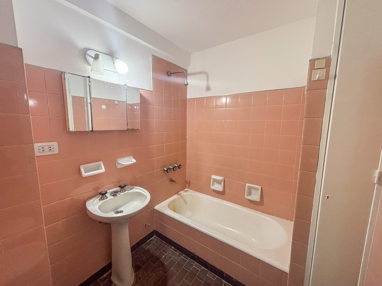 Departamento dos dormitorios y comodin  | San Lorenzo 1049
